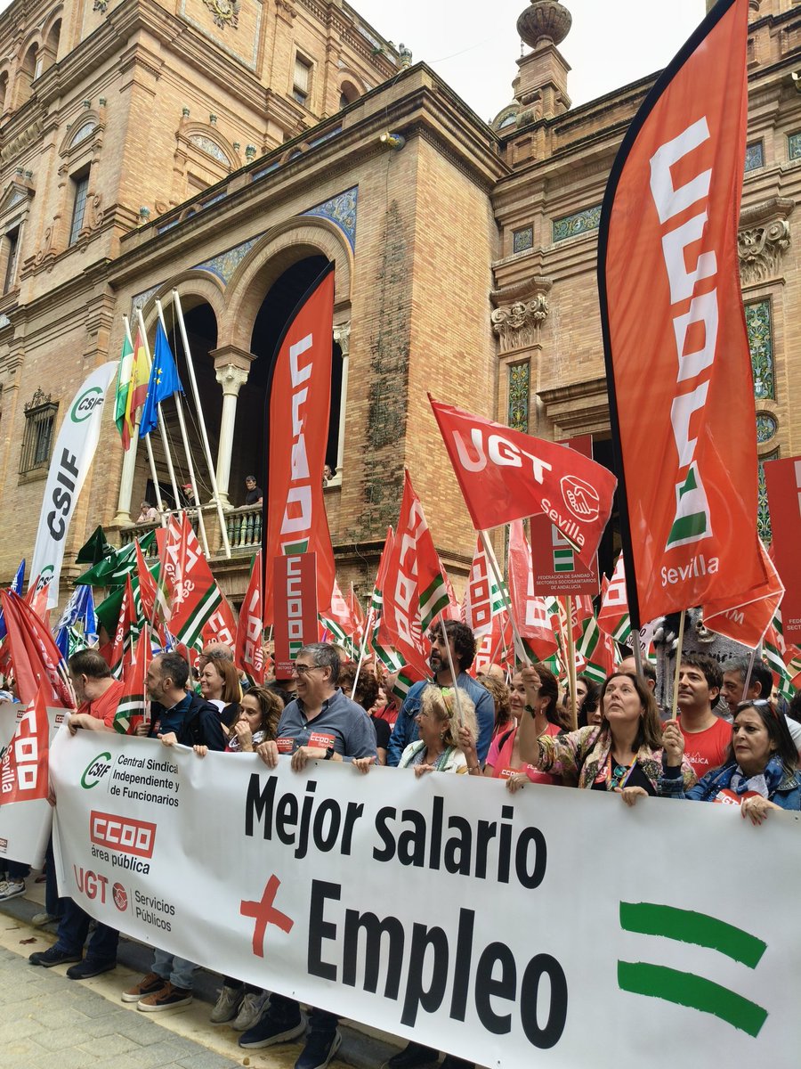 Comunica_FSCA's tweet photo. 🪧 Bajo el lema «Negociación, subida salarial y mejora de los servicios públicos nos hemos manifestado en #Andalucia

🗣Es hora de decirles que tienen que cumplir lo pactado y acometer lo que queda pendiente del anterior acuerdo

✊ Servicios públicos de calidad #CumpleLoPactado https://t.co/ym9STuBLCU