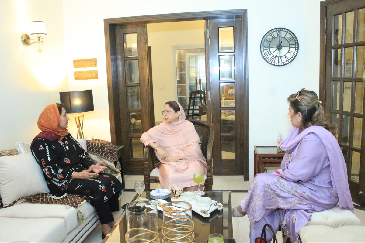 Sadiajavedppp's tweet image. We had a productive lunch meeting with Adi @FaryalTalpurPk followed by constructive interactions with media representatives in Islamabad.