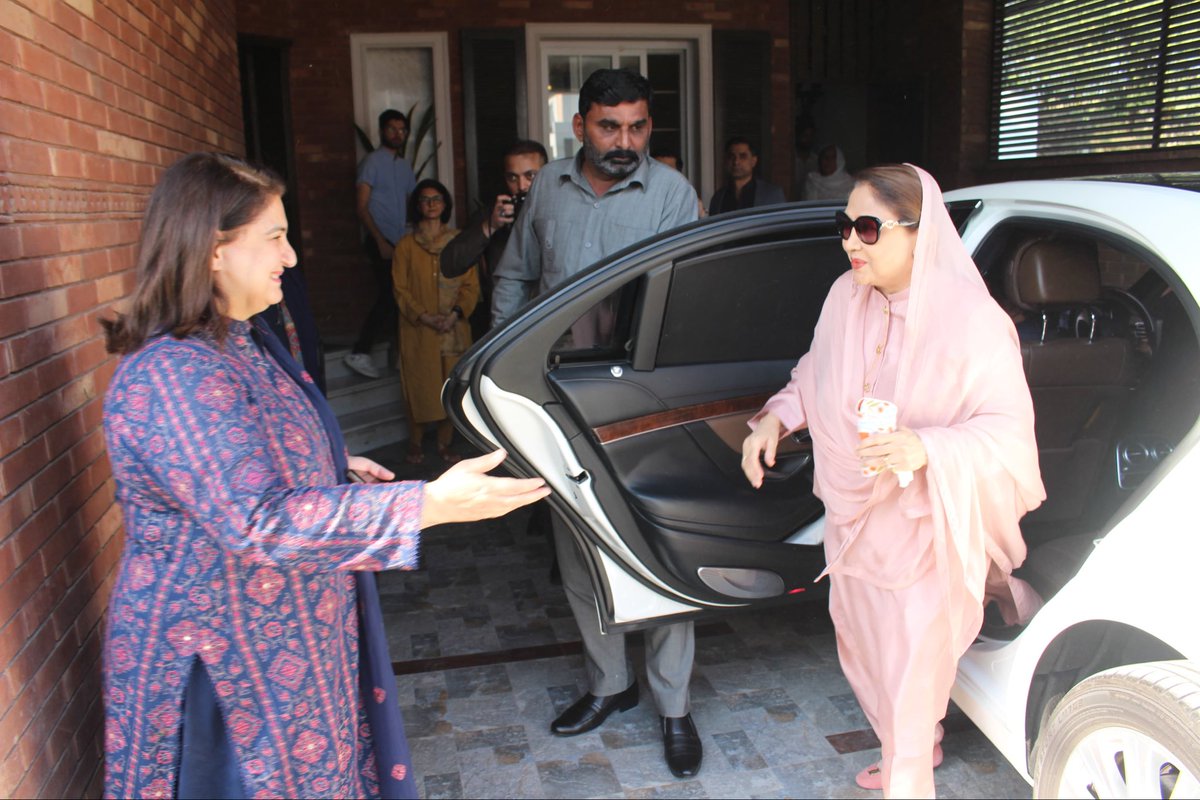 Sadiajavedppp's tweet image. We had a productive lunch meeting with Adi @FaryalTalpurPk followed by constructive interactions with media representatives in Islamabad.