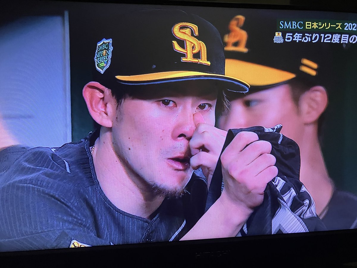 tmuchan8ru's tweet photo. もう5年ぶりなんですね、、、
日本一おめでとう🎉🥳 
#全員が日本一のPS  #sbhawks https://t.co/fVVShw9Rmn