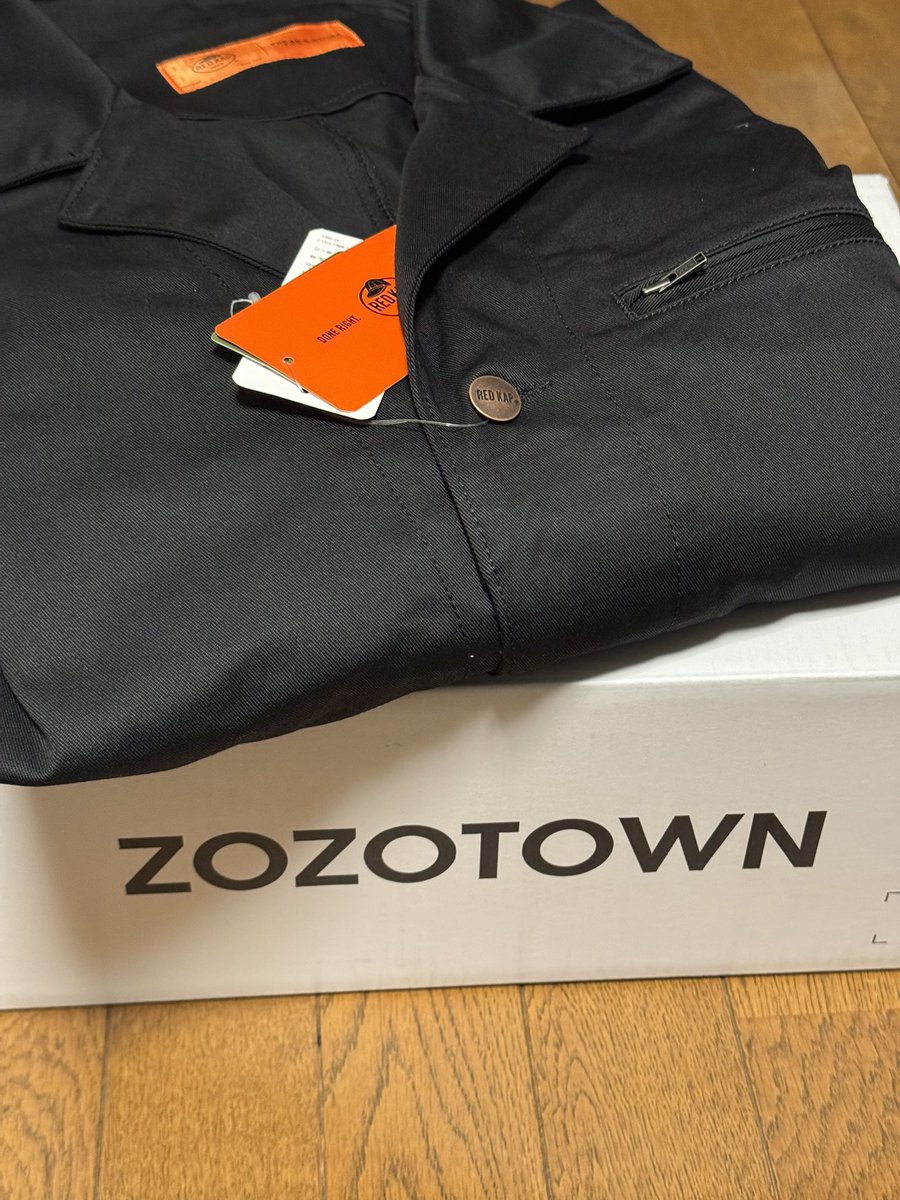 050Gmini4WD's tweet photo. 無骨な黒コートが白箱で来た！

#ZOZOWEEK箱CP https://t.co/EGMFdKbMmV