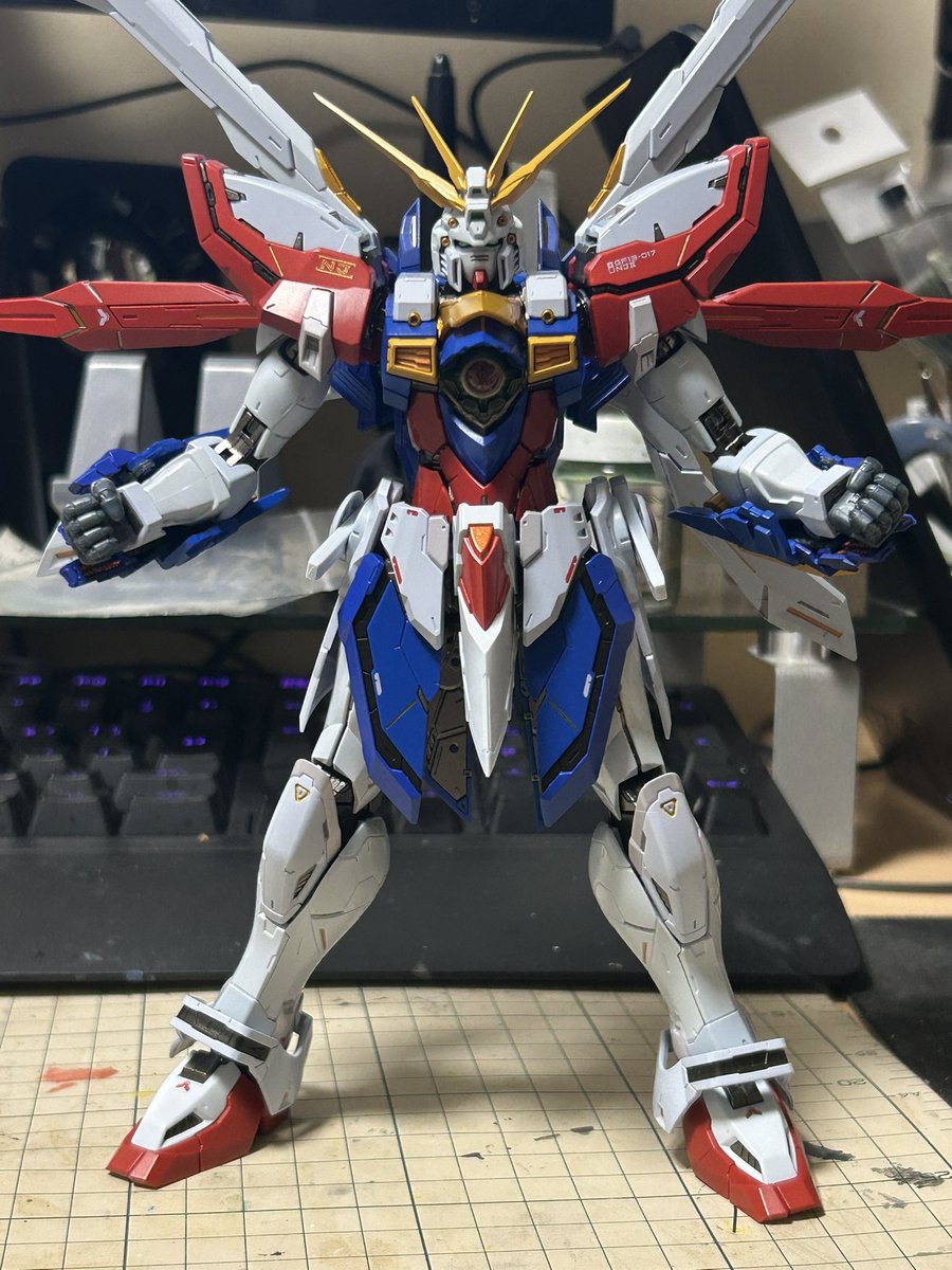 二次出荷のゴッドを開封。
いいですね〜個人的には白がグレイ強いのが惜しいですが、満足度高いです。
セカンドの武器はライブラ聖衣だよなコレ🙂