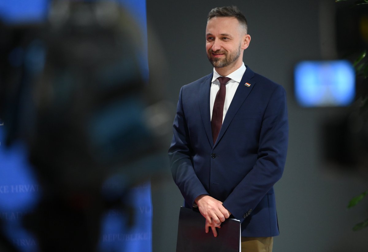 VladaRH's tweet image. Ujedno, raduje nas i činjenica da 🇭🇷 jako dobro koristi sredstva iz fonda ESF+. To je posebno važno za mjere aktivne politike zapošljavanja, osiguravanje pomoćnika u nastavi, državne stipendije za studente, za program Zaželi i dr. #sjednicaVRH