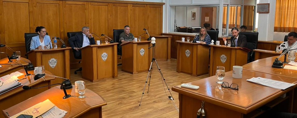 📣Concejales debatieron sobre la Boleta Única de Papel, elecciones y economía en la 944° Sesión Ordinaria del Concejo Deliberante.

👉shorturl.at/ohO56