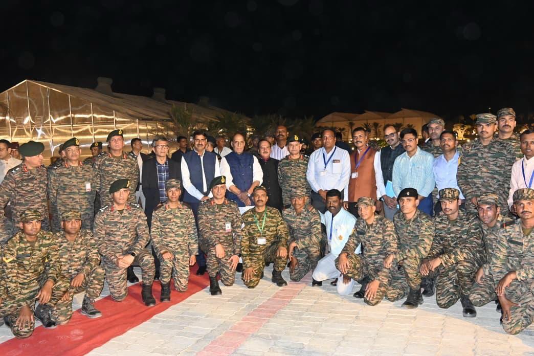 LancerFlying's tweet image. Brigadiers and Generals kneeling down in front of babus and bureaucrats. 
We have deep rooted subservience instilled right at the beginning