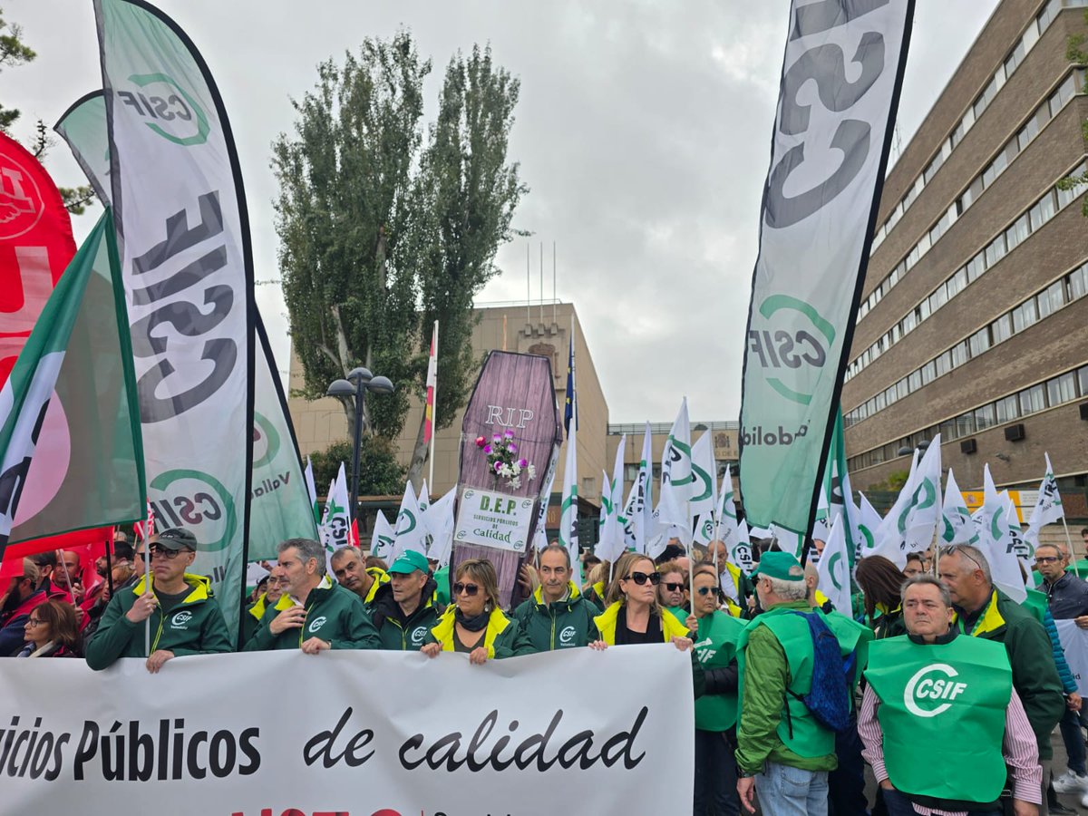 CsifValladolid's tweet image. secretaria de Estado de Función Pública, Consuelo Sánchez Naranjo, ha recibido a los sindicatos manifestantes y nos ha convocado para el próximo miércoles 5 a las 11:00 para reanudar la negociación.

CSIF exige al ministerio que lleve una oferta económica a la primera reunión.