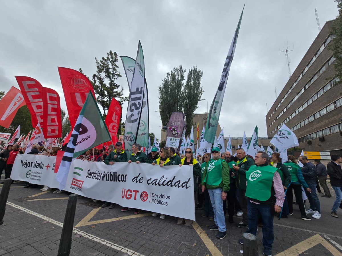 CsifValladolid's tweet image. secretaria de Estado de Función Pública, Consuelo Sánchez Naranjo, ha recibido a los sindicatos manifestantes y nos ha convocado para el próximo miércoles 5 a las 11:00 para reanudar la negociación.

CSIF exige al ministerio que lleve una oferta económica a la primera reunión.