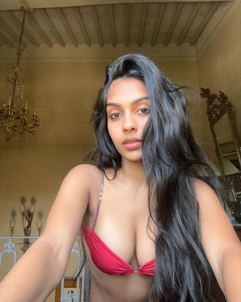 WhatHappenedRey's tweet image. Face card so goated that focus not
shifting down 🥵🥵 eyes on face🫠 
Bold & beautiful evening 🫶