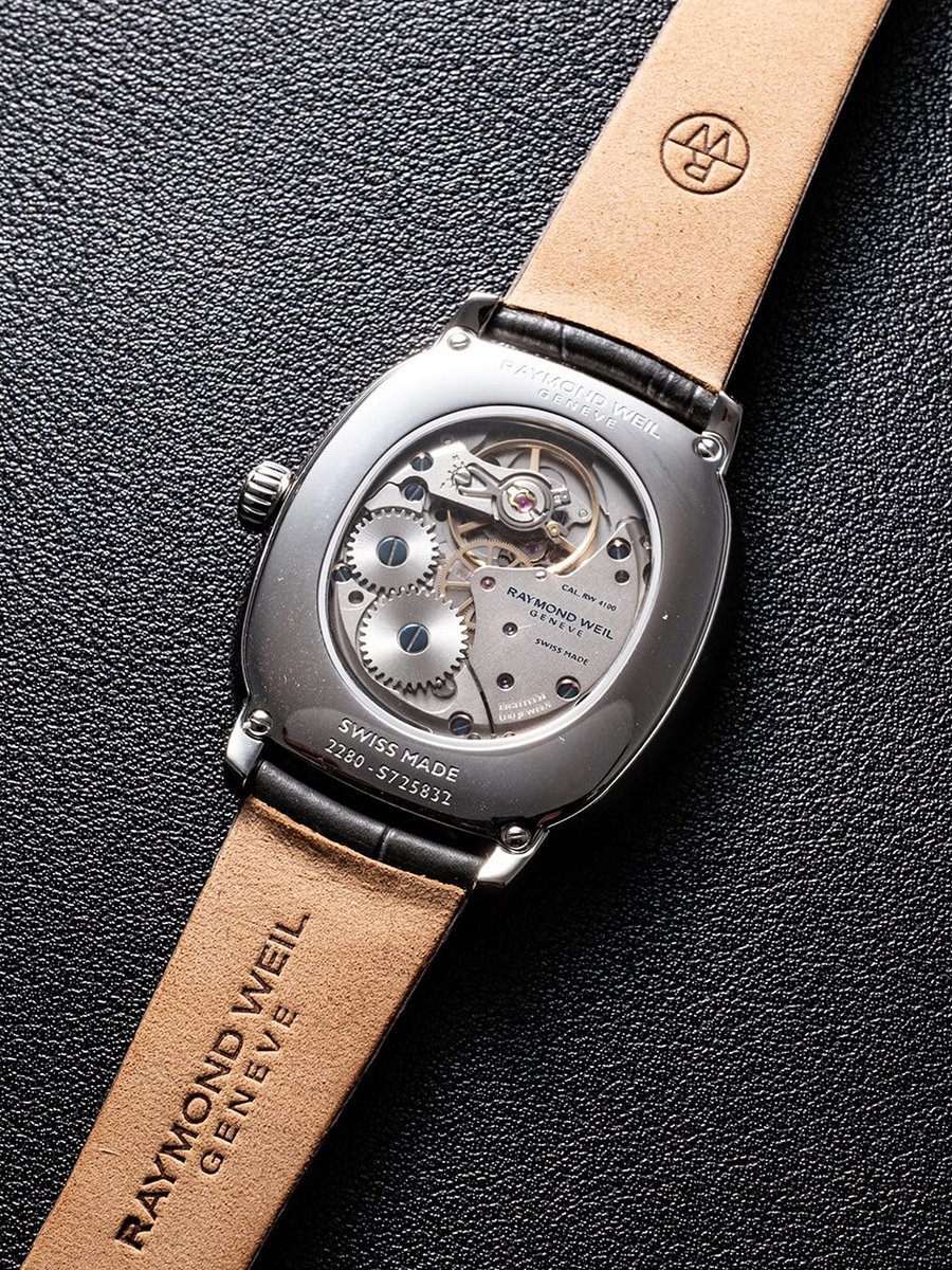 AlshayaWatches's tweet image. أناقة خالدة بثلاثة أوجه ✨
إصدار جديد من @raymondweil مجموعة Toccata Heritage بتصميم بيضاوي أنيق.

المواصفات:

حركة أوتوماتيكية
مقاس الهيكل 33 مم
السُمك 6.95 مم
هيكل ستانلس ستيل
سوار جلد

#RaymondWeil #ToccataHeritage #SwissMade #MechanicalWatch #Quartz #NewRelease