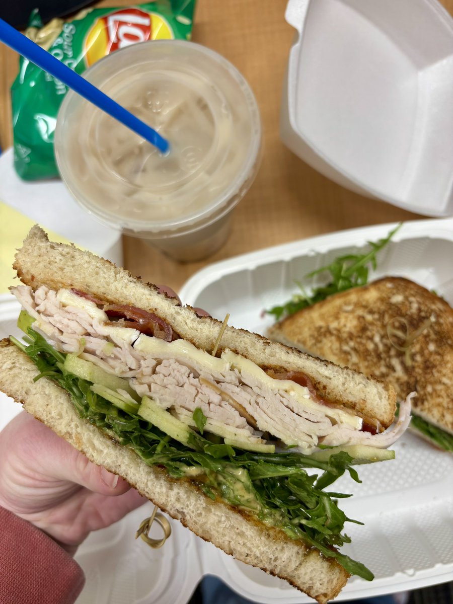 ApexHigh_CTE's tweet image. The best day of the week? Palm Leaf Café Day! 🏝️☀️👩‍🍳👨‍🍳 @apexculinary