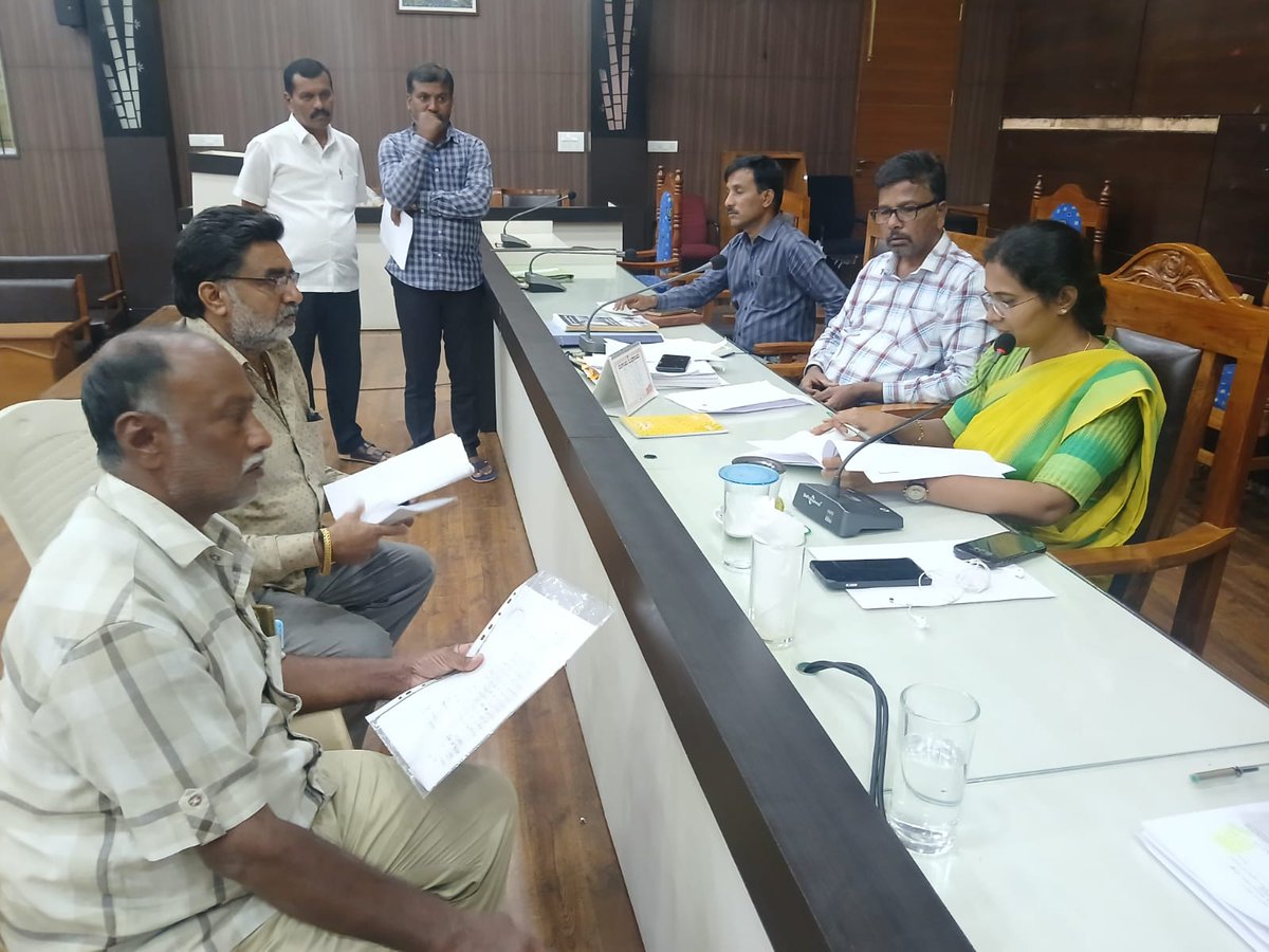 ಮಂಡ್ಯ ಜಿ.ಪಂ.ಯ CEO ರವರ ಅಧ್ಯಕ್ಷತೆಯಲ್ಲಿ  ಜಿ.ಪಂ.ಯ ಕಾವೇರಿ ಸಭಾಂಗಣದಲ್ಲಿ ಸಾರ್ವಜನಿಕ ಕುಂದು ಕೊರತೆ ಸಭೆಯನ್ನು ಆಯೋಜಿಸಿ, ಸಾರ್ವಜನಿಕರಿಂದ ದೂರು ಅರ್ಜಿಗಳನ್ನು ಸ್ವೀಕರಿಸಲಾಯಿತು.
#RDPR #RDWSD #ZPMANDYA #CEO #PublicGrievance #publicgrievance #grienance