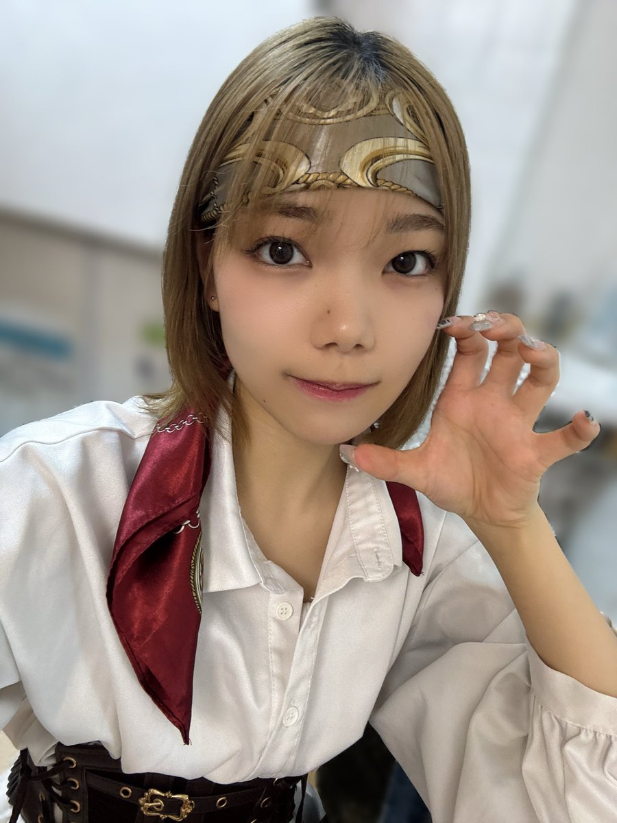 ハロウィン定期ライブ🎃👻ありがとうございました！
いろんな仮装見れて楽しかったです🥸
お菓子もいっぱいで幸せな1日でした🍬🍰
ライブ見てくれた方もお話ししてくれた方もありがとうございました！

今年のハロウィンは海賊でした🏴‍☠️☠️