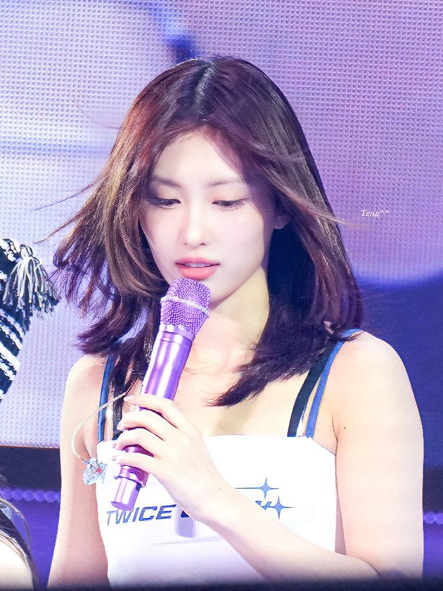 Teng012409's tweet image. 250918 fan meeting 
🪽🪽

#モモ #MOMO #TWICE #모모 #트와이스