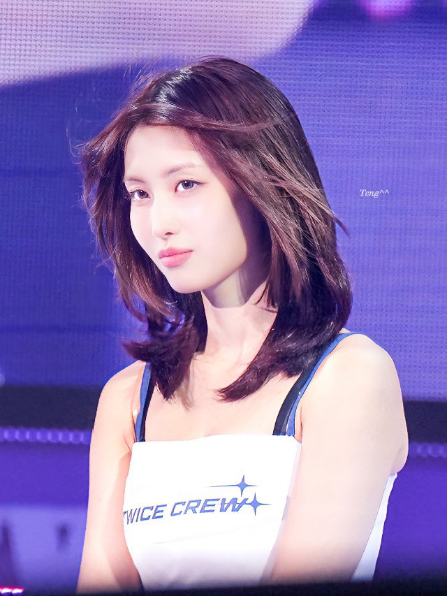 Teng012409's tweet image. 250918 fan meeting 
🪽🪽

#モモ #MOMO #TWICE #모모 #트와이스