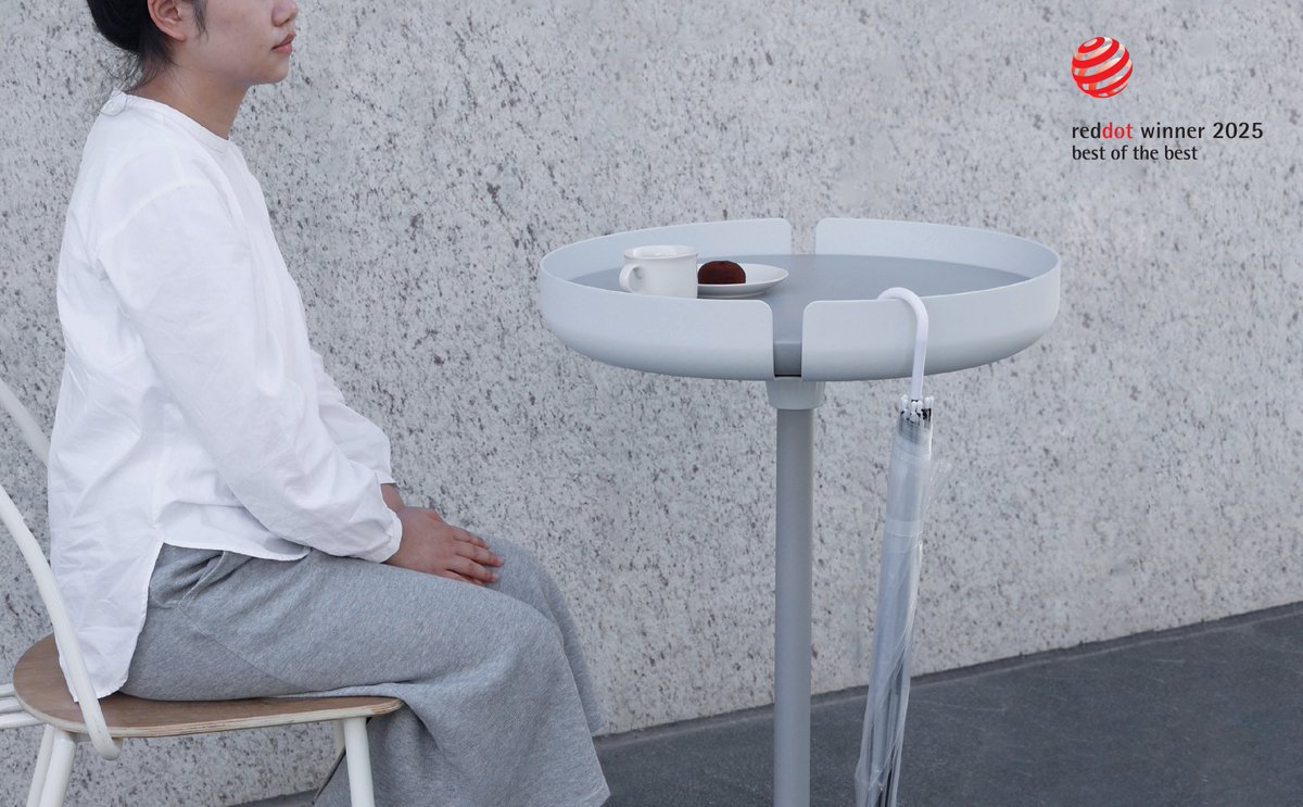 BNU_SFD's tweet photo. Lu Di, a faculty member of the SFD, won the Red Dot 2025: Best of the Best Award for the design work Tray Coffee Table. Two other works — Tray Piggy Bank and Spice Grinder — received the Red Dot Winner Award.
Well done — keep up the great work!🎉💯
#reddot #designer #bnusfd https://t.co/vgb7tUL2TQ