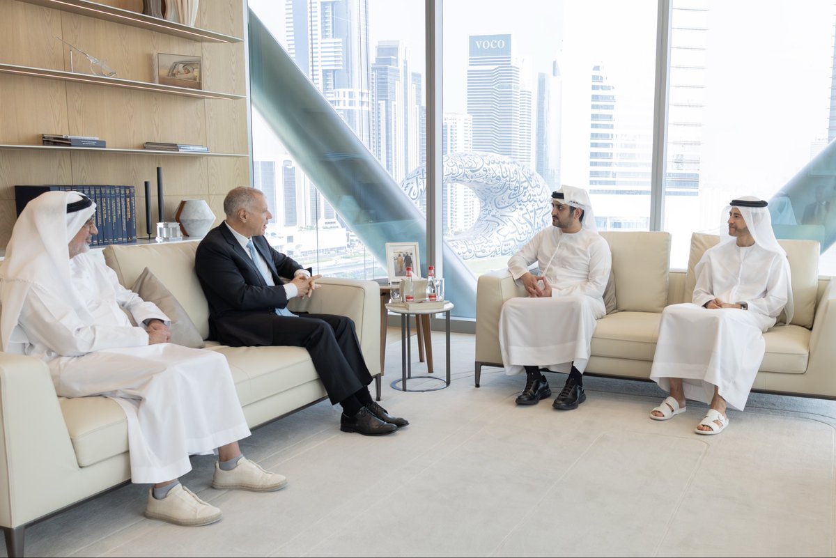 MaktoumMohammed's tweet image. Today, I met with Georges Elhedery, Group CEO of HSBC Holdings, one of the world&apos;s largest banking and financial services organisations. 
We discussed the future of the financial sector and Dubai’s role in leading this new phase of growth by fostering partnerships with leading…