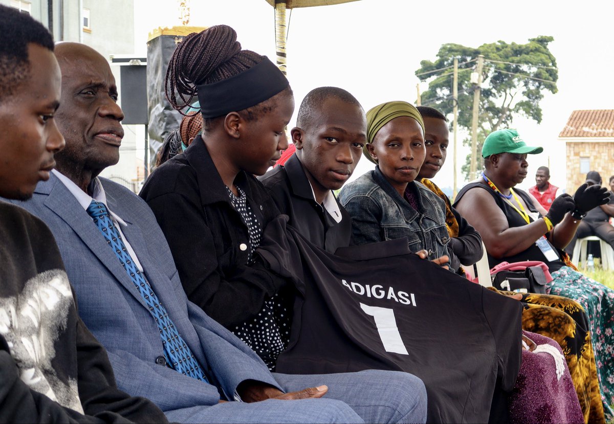 Photographs from Busambaga Rugby grounds as the Rugby Fraternity gathered to bid farewell to the Late Rugby Crane, African Champion, and Mongers RFC player Ronald Adigasi.

May his Soul Rest In Eternal Peace.🕊️