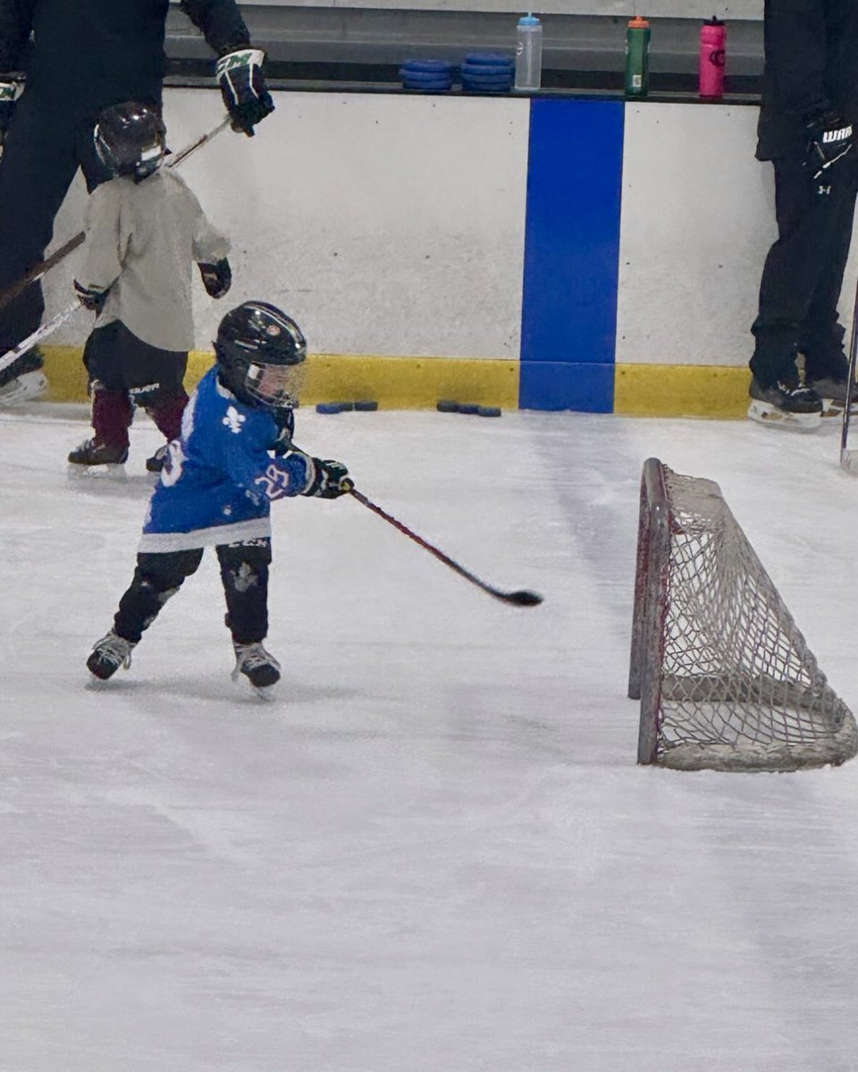 BalanceBlades's tweet image. 🏒 Jameson keeps progressing — learning to skate while learning to play hockey on his Balance Blades hockey skates! 

Thank you 📸 @nattylynne01

#learntoskate #learntoplay #saferandsooner #preventrearfalls #precanskate #canskate #snowplowsam #boulder #colorado #winnwellhockey
