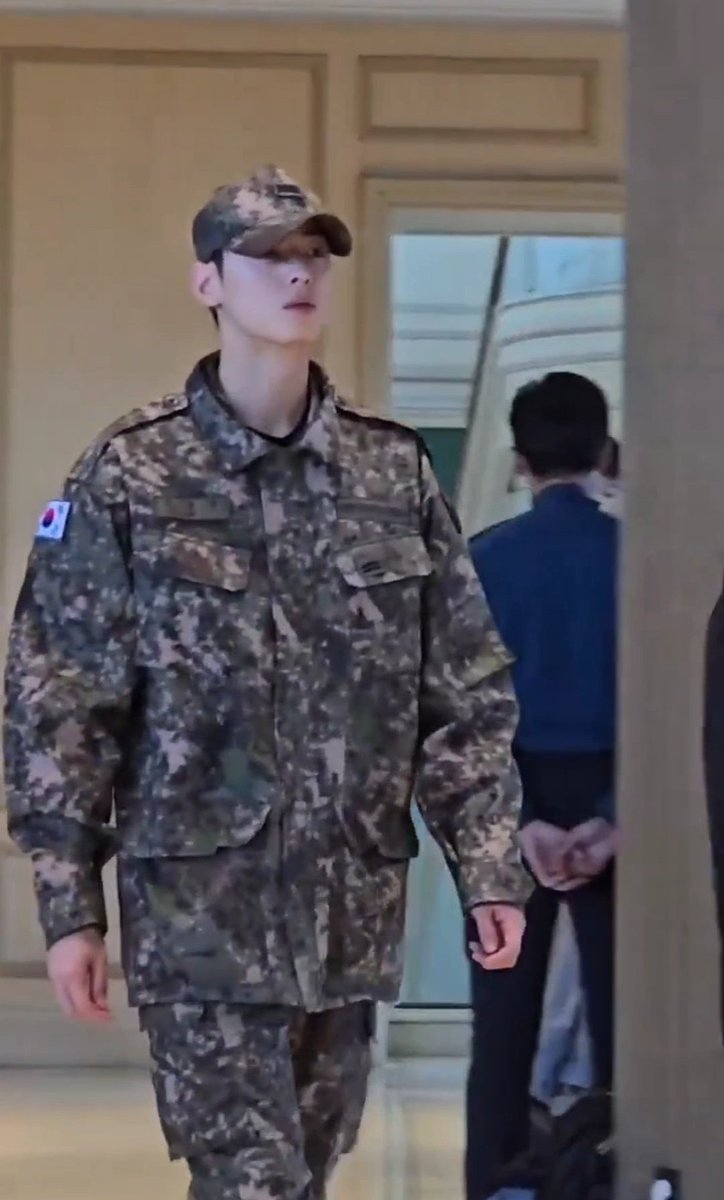 soldier lee dongmin 🫡

i miss him so much i just want to hear his voice again but i'm so happy to see he's healthy and doing well. eunwoo, i miss you like crazy

private                               private first class