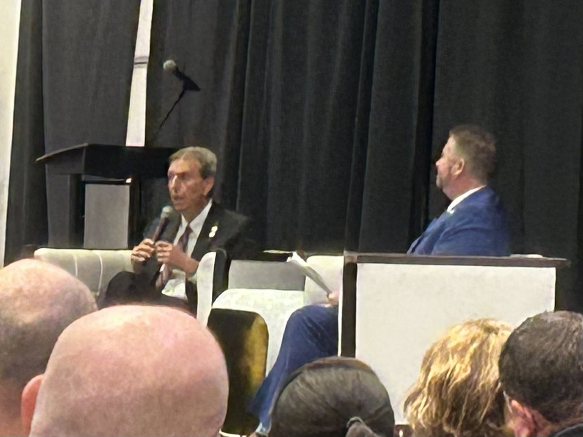 Denise LegoreSeawood tweet media