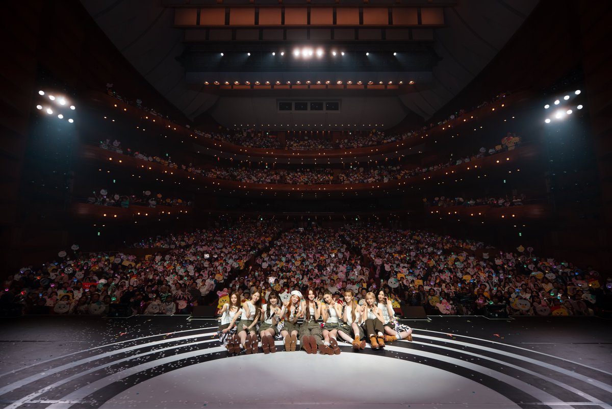 𝑵𝒊𝒛𝒊𝑼 𝑳𝒊𝒗𝒆 𝒘𝒊𝒕𝒉 𝑼 𝟐𝟎𝟐𝟓
"𝑵𝑬𝑾 𝑬𝑴𝑶𝑻𝑰𝑶𝑵 : 𝑭𝒂𝒄𝒆 𝑻𝒐 𝑭𝒂𝒄𝒆" 

𝜗𝜚 ‧₊˚ 𝟐𝟒/𝟑𝟐 ˚₊‧𝜗𝜚
@ 兵庫 神戸国際会館こくさいホール

#NiziU #ニジュー #니쥬 #WithU
#NiziU_tour #LivewithU2025 #NEW_EMOTION_Tour #FaceToFace 
#にゅーえも