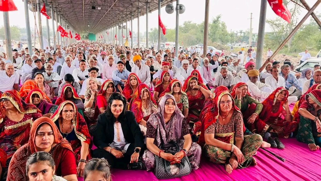 cpimRaj's tweet photo. सीकर (राजस्थान) : आज पेयजल, महंगाई, बेरोजगारी, स्मार्ट मीटर और फसल ख़राबे के मुआवज़े जैसे जनमुद्दों को लेकर CPI(M) के आह्वान पर आयोजित विशाल विरोध सभा व जिला कलेक्ट्रेट पर प्रदर्शन किया जिसमे पोलित ब्यूरो सदस्य अमरा राम भी शामिल थे ।
#Cpim #Rajasthan
#CpimRajasthan https://t.co/BPeFT4mqz0