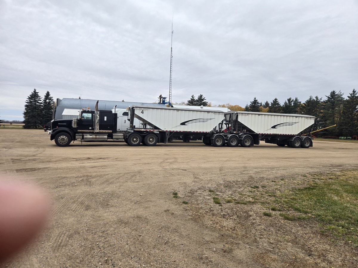 WarrenPridham's tweet photo. Could anyone direct me to where I could get a 1/64 model similar to the truck in this photo? TIA. https://t.co/CkqZk8OS4x