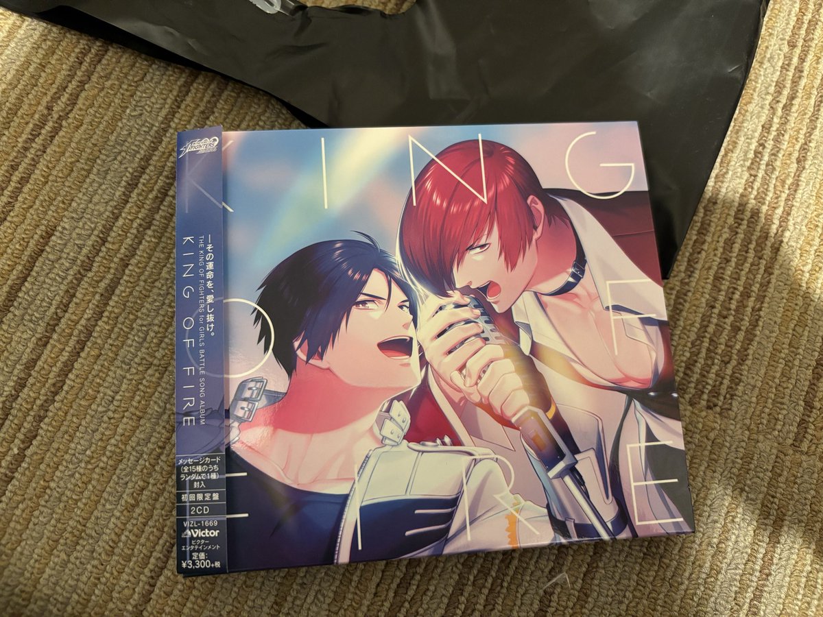 To tão feliz que consegui esse CD.
Sim, Iori canta no meu ouvido por favor
