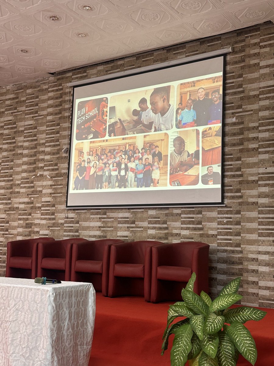 At Bitcoin Dakar Days 🇸🇳

<a href="/mehounme/">Alphonse 🌍</a> took the stage and shared the new Plan ₿ platform, the resources available, our Business &amp; Developer Programs, and how anyone can contribute with content and translations 🧡

Building together. 💪
x.com/planb_network/…