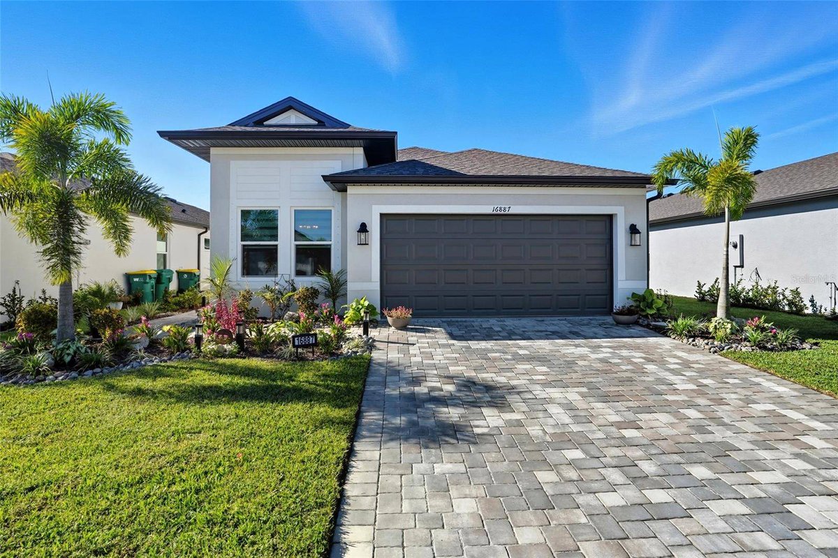 JustAskAnne1's tweet photo. Stop your scroll! 🚦 Your dream home at 16887 Fiesta Dr, Port Charlotte is HERE! 🌟

Join us at the Open House this Saturday, 10am–12pm! Don’t let this gem slip by.

Take a peek: https://t.co/4pVD8FMyro https://t.co/jJXA7IfVno