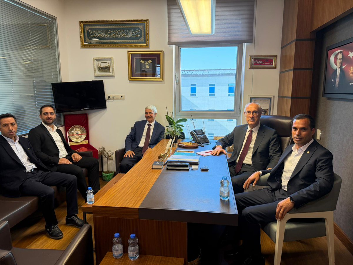 📍Türkiye Büyük Millet Meclisi

Bingöl Milletvekilimiz, değerli ağabeyimiz Sayın <a href="/FeyziBerdibek1/">Feyzi Berdibek🇹🇷</a>  beyi makamında ziyaret ettik.

Görüşmemizde Şehit Mustafa Gündoğdu Mahallemiz ve Bingöl Tüm Muhtarlar Derneğimizin taleplerini iletme fırsatı bulduk. Kıymetli vekilimiz her zaman