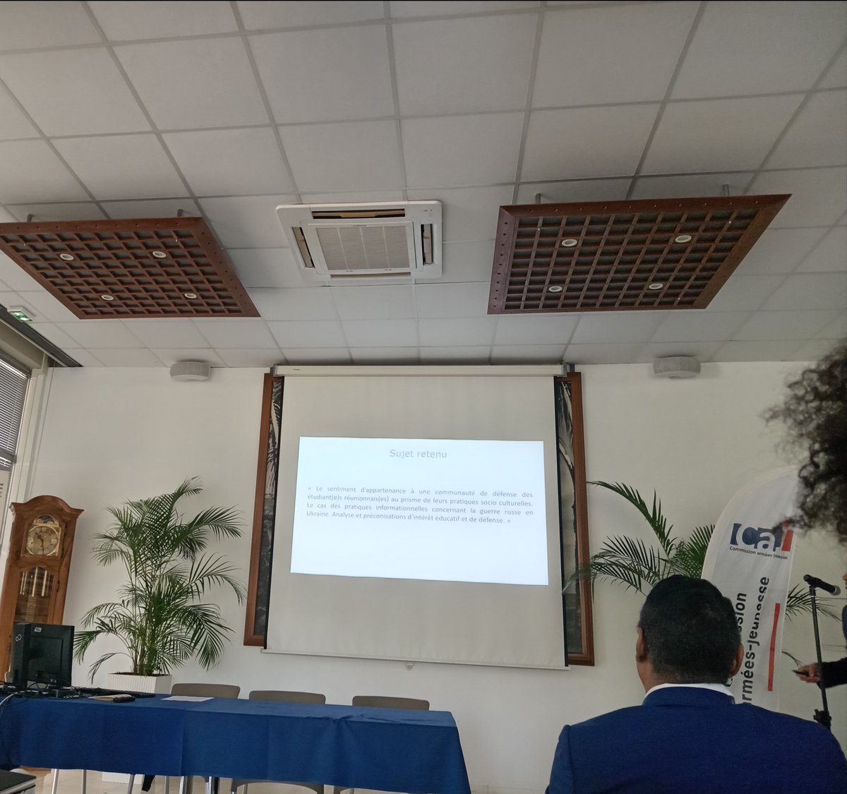 Fierté de voir nos étudiant.e.s de L3 Infocom présenter ce 30 octobre 2025 au Conseil départemental🇷🇪les résultats d’une enquête sur les représentations de la conflictualité entre nations chez les étudiants. Projet #LCF– #CRAJ, supervisé par G. Molinatti et moi-même. #LaRéunion