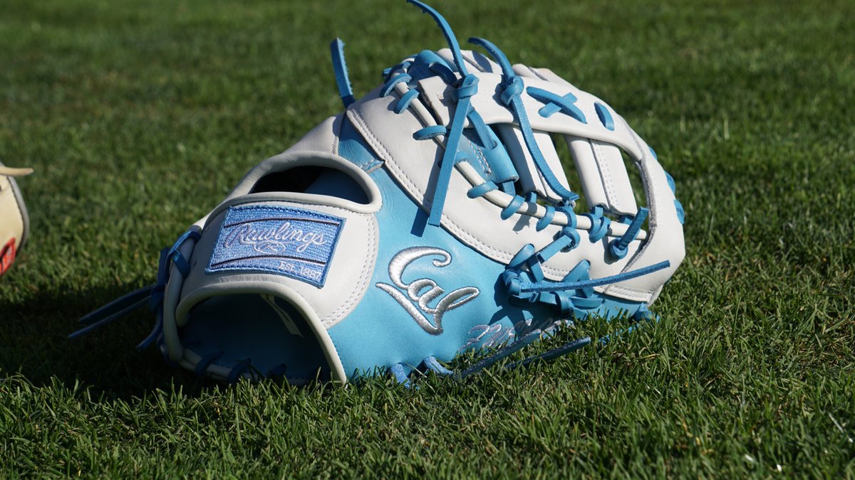 CalBaseball's tweet image. 𝑻𝒉𝒆 𝑵𝒆𝒘 𝑳𝒆𝒂𝒕𝒉𝒆𝒓 𝑰𝒔 𝑰𝒏 🤌

Thank you, @RawlingsSports!

#GoBears