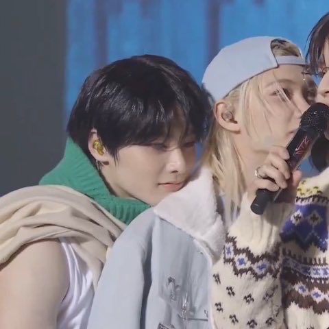 jeonglixluvclub's tweet image. Clingy little baby bread 🙂‍↕️🎀