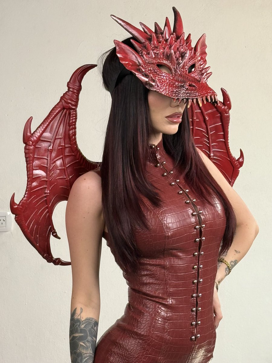 medicenlajoaqui's tweet image. Tu dragona de confianza.