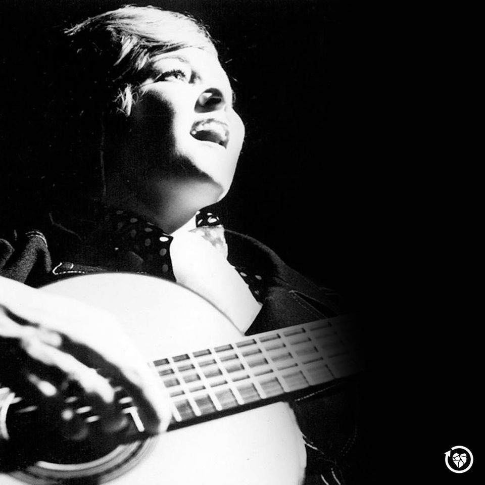 JuneHuntHope's tweet image. #ThrowbackThursday 1962-1966 (Ages 17-22)

My days of college. Only because I played guitar was I able to make an A in Music Theory, the flunk-out course in music school. 

My motto is “Have guitar - will travel.”