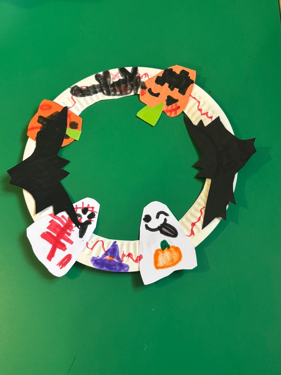 CharltonLib's tweet image. We enjoyed some Spooky fun at #CharltonLibrary making Hallowe’en themed wreaths today! 🎃 With another session tomorrow, Friday 31 October at 11am-12noon 👻 
Visit Frilly&apos;s Tea Rooms to buy some spooky cupcakes and Hallowe&apos;en worthy
treats too! 🕷️ #LoveYourLibrary