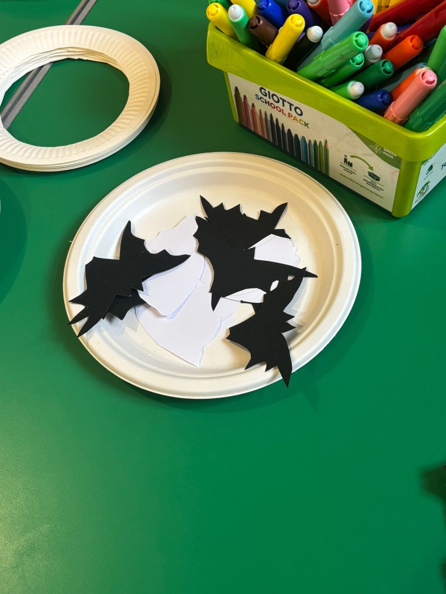 CharltonLib's tweet image. We enjoyed some Spooky fun at #CharltonLibrary making Hallowe’en themed wreaths today! 🎃 With another session tomorrow, Friday 31 October at 11am-12noon 👻 
Visit Frilly&apos;s Tea Rooms to buy some spooky cupcakes and Hallowe&apos;en worthy
treats too! 🕷️ #LoveYourLibrary