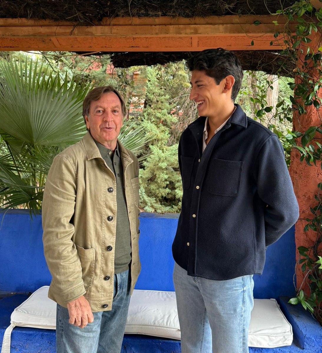 No hay palabras para agradecer…
El compromiso que ha decidido en tomar las riendas de mi equipo como apoderado, sin duda, será todo un privilegio y una nueva experiencia. Curro Vázquez 🤝🏻 Emiliano Osornio 🤝🏻 Jesús de Alba