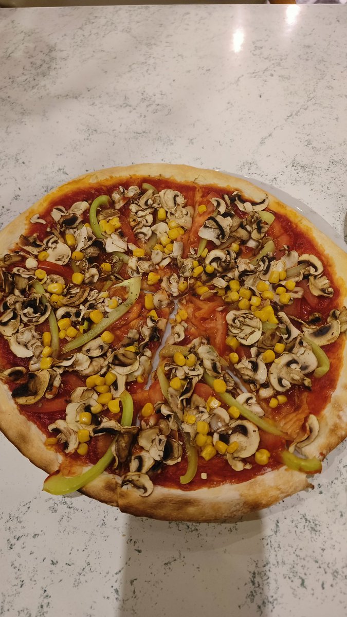Vegan pizza in Split, I'm missing the vegan cheese but I can live without 😁