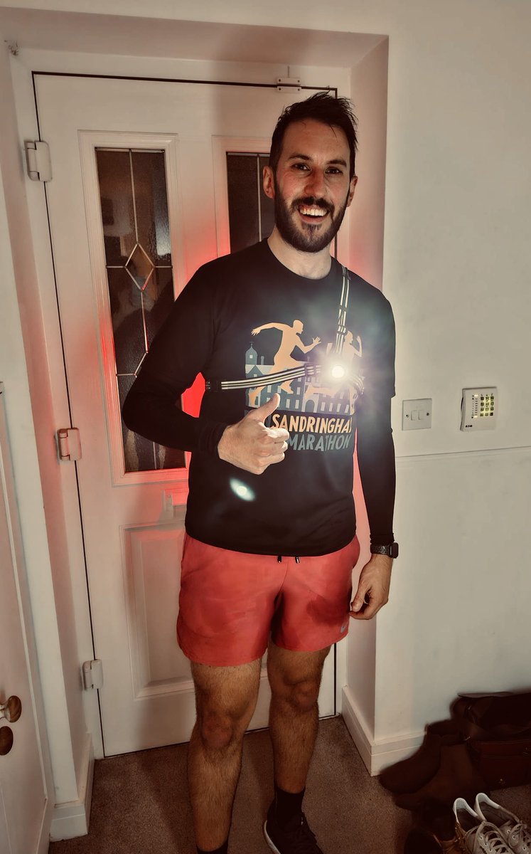 Night runner w***er

#11k 🏃🏻‍♂️🔦