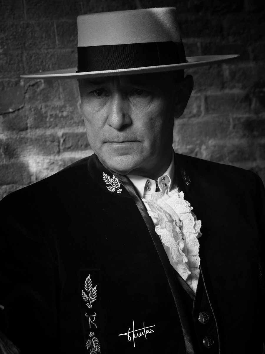 Amigos ya me puedes seguir en mi nueva cuenta oficial de Instagram  instagram.com/cesarrinconr_o…