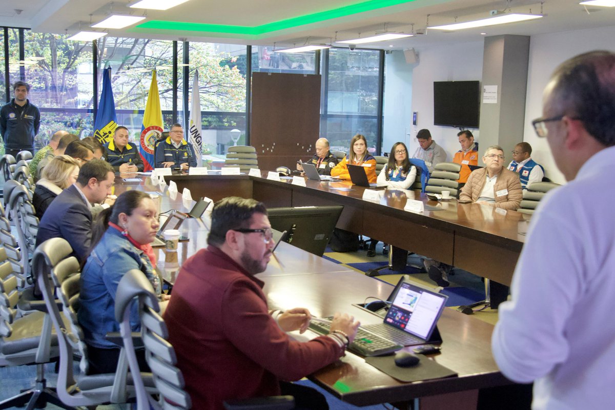 UNGRD's tweet image. La UNGRD lidera, en coordinación con la @CancilleriaCol, el Comité Nacional para el Manejo de Desastres Extraordinario con el fin de coordinar el envío de apoyo humanitario a #Jamaica y #Cuba tras el paso del huracán #Melissa.

El apoyo incluye 22 toneladas de kits humanitarios:…