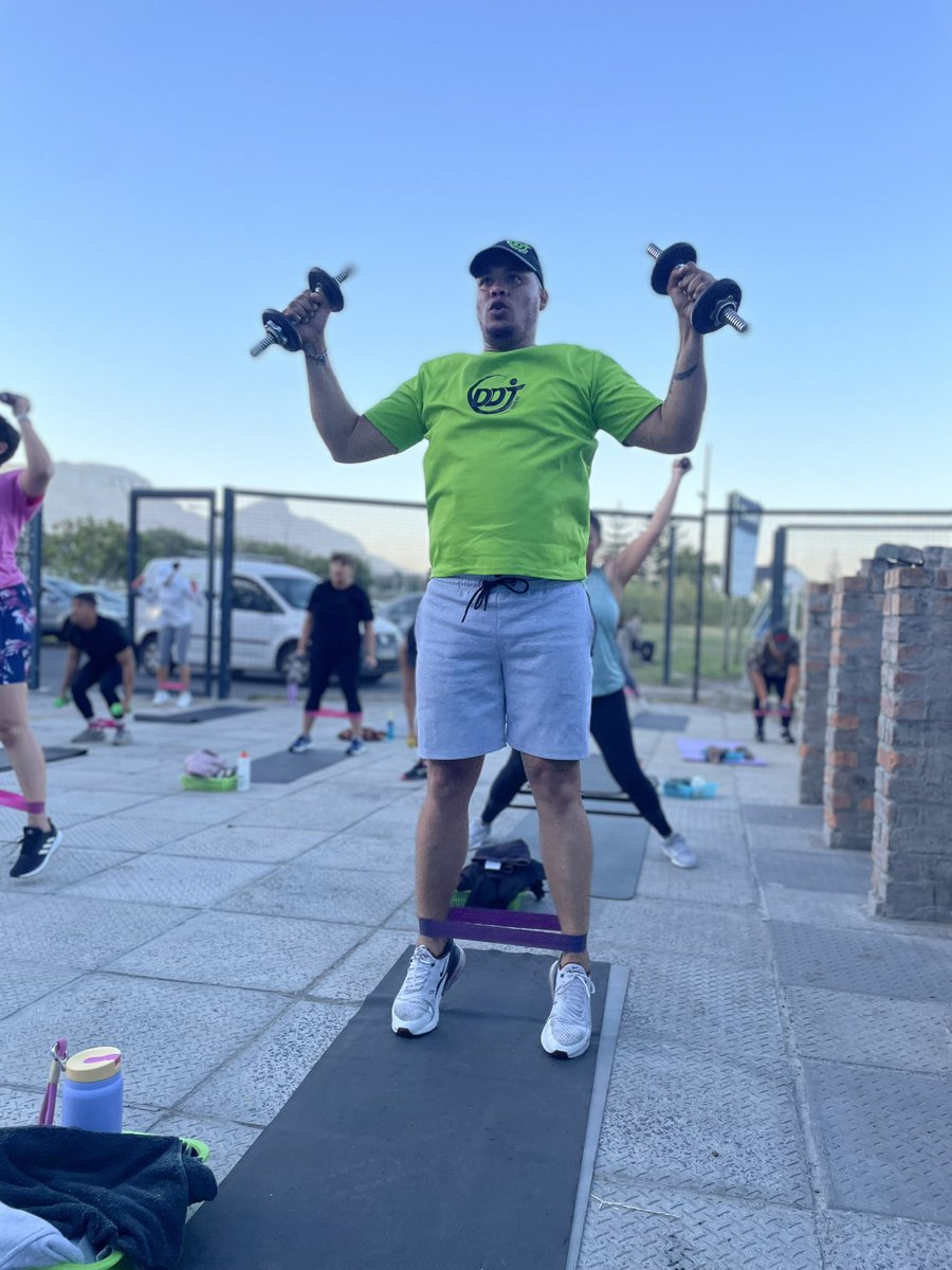 ddjtraining's tweet image. BEST PLACE TO SWEAT 🔥💦

Cape Town showed off again — epic vibe, strong energy, beautiful setting! 💚🌄

We’ve leveled up. Be proud 👏🏻👊🏽
#DDJTraining #FitClub #OutdoorWorkout #CapeTownFitness #CommunityWellness