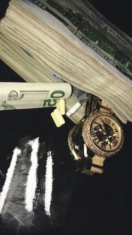 凌晨睡不着，开着车游了半座城，在悦然时光门口路口看见一位特别喜欢的小美，大波浪，皮衣，高跟鞋，丝袜，反复开车了逛了两次想要微信，都被自己劝退了，到家才感觉到自己开始犹豫了，犹豫就说明老了，以后在推默默关注，不在评论任何博主，或者诈骗分子，有需要的粉可以私聊，一起探讨。#贵阳 #贵州