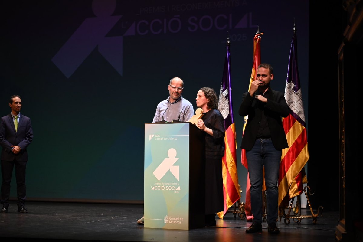 imasmallorca's tweet photo. L’IMAS atorga el primer Premi Valor Social dels #PremisIMAS2025 a Espiral, per la seva tasca en la promoció de la solidaritat, el suport mutu i la cohesió comunitària.
Un reconeixement al compromís amb les persones. ❤️
#ValorSocial #AccióSocial #Reconeixement #CompromísSocial https://t.co/hNR09uT8my