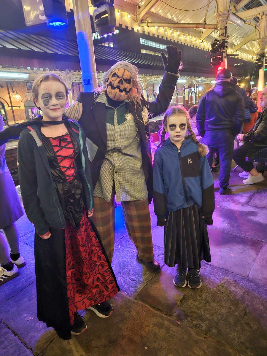 peterdoconnell1's tweet image. Eimear and Aisling are having a terrifying time of it on the @eastlancsrly ghost train tonight.  #elrhalloweenghosttrains