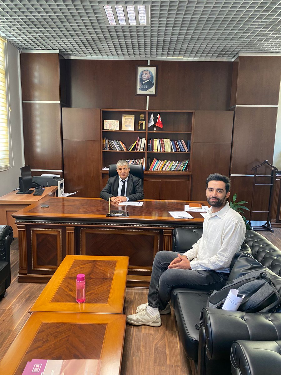 Süryani Dili ve Edebiyatı bölümü mezunumuz Lukas Aktaş Freie Universität Berlin’de Semitic Studies’da Yüksek Lisans eğitimine başlayacak. Dekanlığa veda ziyaretinde bulundu. Yolun açık olsun. Başarılar dileriz. <a href="/ibrahimozcosar/">ibrahim özcoşar</a>