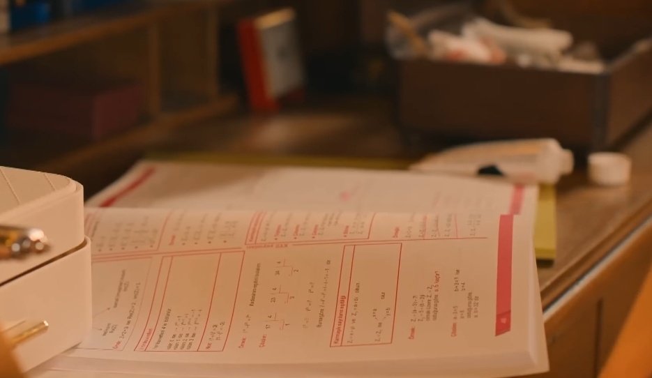 Yıldız'ın derdi okumak değil diyenler utanır mı sanmam kız önce hayatta kalmaya çalışıyor sonra da okumaya. Diziyi biraz da gözünüzle izleyin #YılSer #Halef