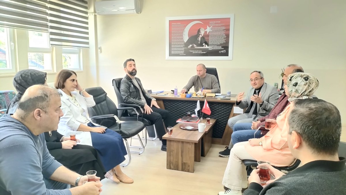 ✨ Şube Müdürümüz Ömer Faruk Çakmak bugün okulumuzu ziyaret ederek okul akademik başarı ekibimizle bir araya geldi... 

✨ Tüm öğretmen ve öğrencilerimize başarılar diledi.